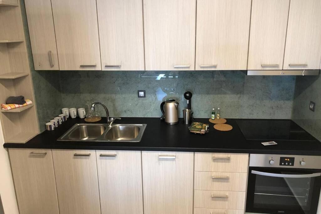 Hitech Appartment Amaliada 外观 照片